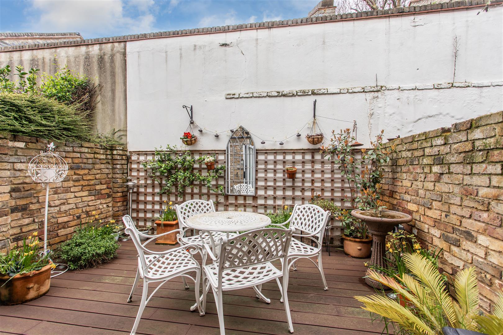 3 bed property in Tredegar Mews, Mile End